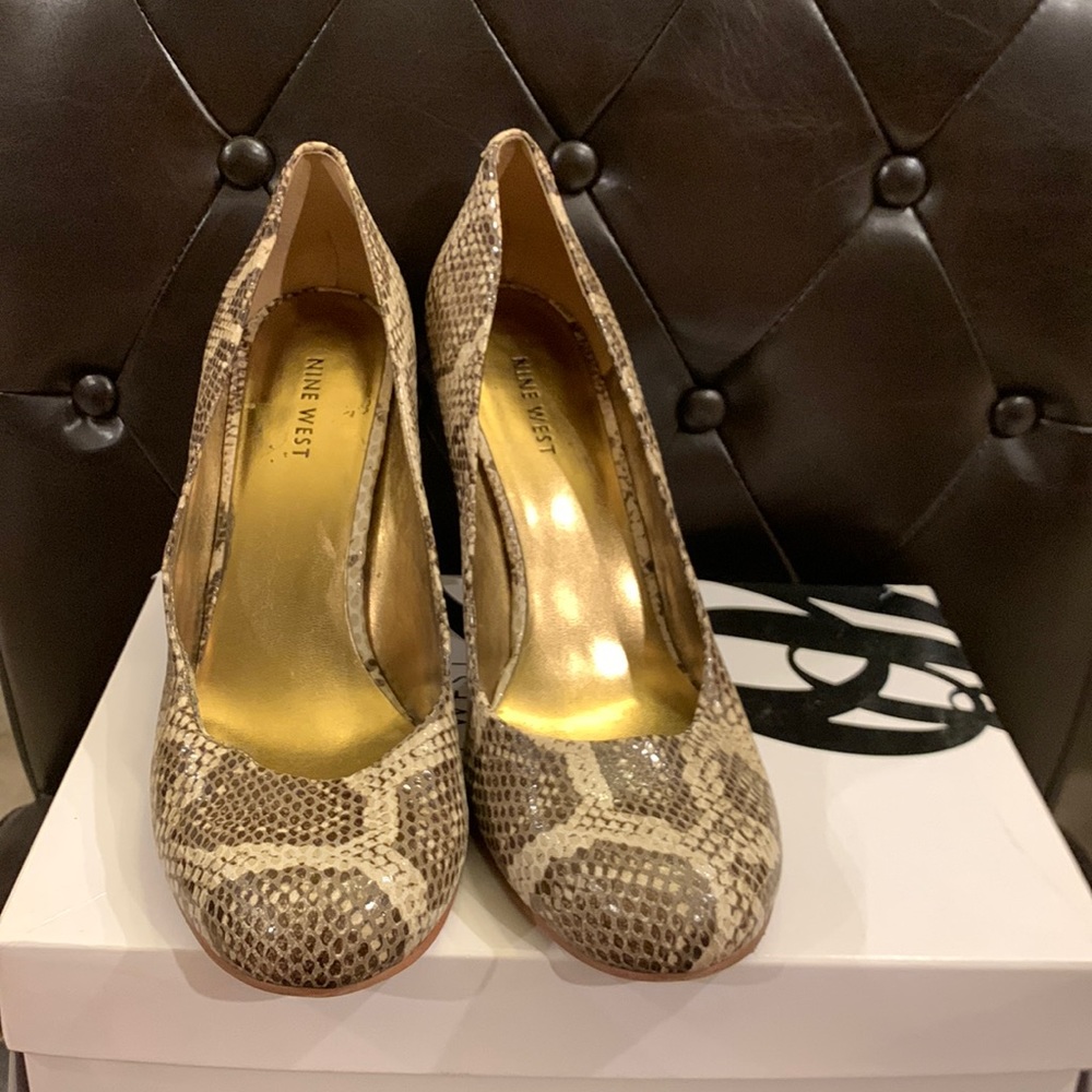 Nine West “Ambitious” Snakeskin Print Leather Pumps Size 9.5